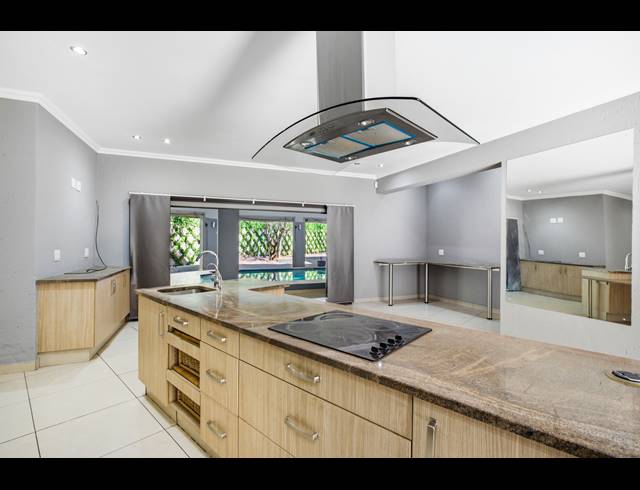 6 BEDROOM HOUSE FOR SALE IN BRYANSTON